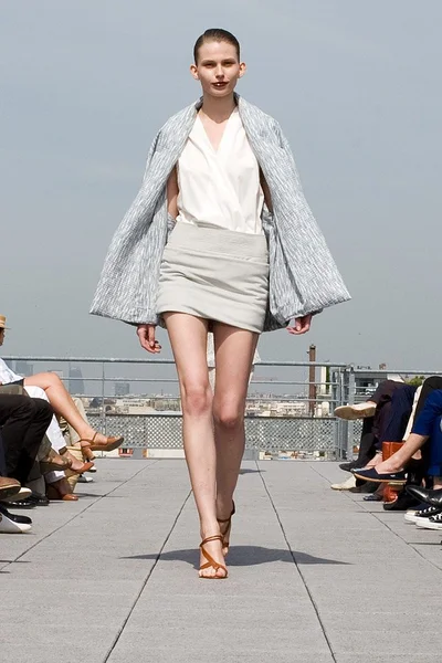 Look 10